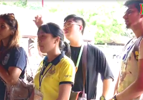 Đội hình tình nguyện hỗ trợ du lịch Thăng Long - Hà Nội