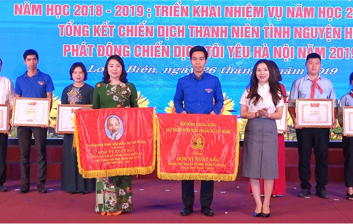 Hội đồng Đội quận Long Biên nhận Bằng khen do Trung ương Đoàn trao tặng