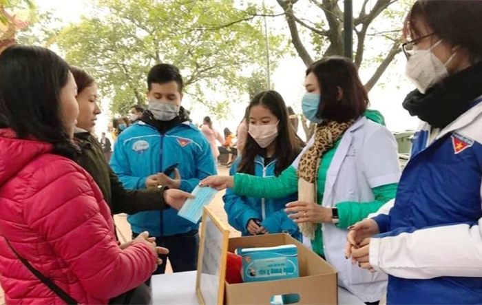 Thanh niên quận Tây Hồ giúp dân đối phó với dịch bệnh do virus Corona