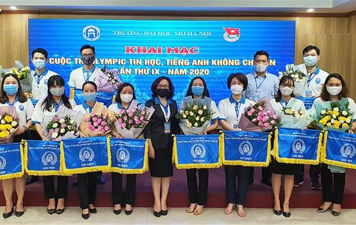 Trường Đại học Mở Hà Nội: Hơn 700 thí sinh thi tài Tin học, tiếng Anh không chuyên trực tuyến
