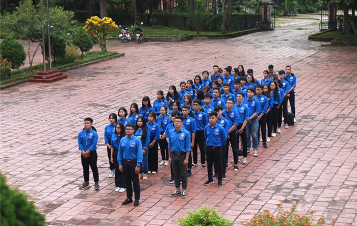 Tuổi trẻ Đại học Công đoàn tổ chức hành trình "theo chân Bác" kỷ niệm 130 Ngày sinh của Người