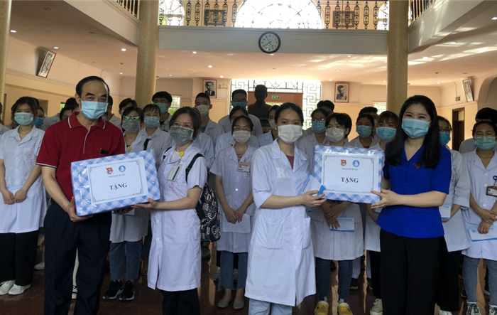 Cán bộ, sinh viên Đại học Y Hà Nội tiếp tục lên đường chi viện cho tỉnh Bắc Ninh lần thứ 3