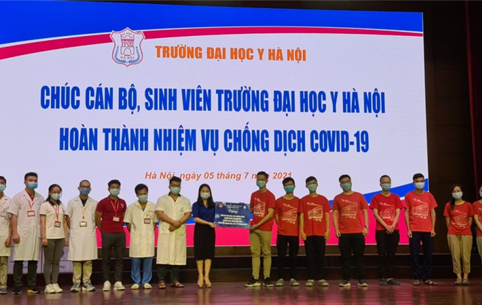 350 sinh viên ĐH Y Hà Nội lên đường tham gia phòng chống dịch tại Bình Dương