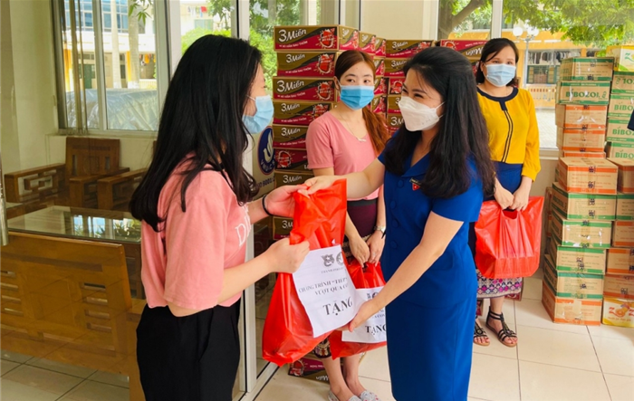 Hà Nội: Gần 1.500 sinh viên nhận quà của Đoàn