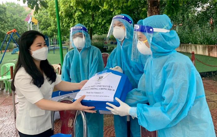 Thành đoàn - Hội Sinh viên thành phố Hà Nội: Tặng 1.800 suất quà tới tình nguyện viên chống dịch - “Hà Nội nghĩa tình - Thank Volunteers”