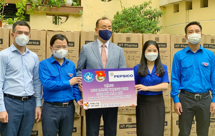Thành đoàn Hà Nội đón nhận 1.500 chiếc bánh Trung thu và 100 túi thuốc điều trị F0