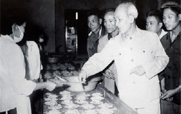 Vận dụng tư tưởng Hồ Chí Minh về tinh thần trách nhiệm để khơi dậy khát vọng phát triển đất nước
