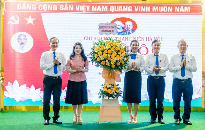 Đồng chí Dương Việt Hà tái đắc cử Bí thư Chi bộ Cung Thanh niên Hà Nội