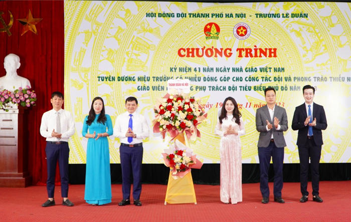 Thành đoàn - Hội đồng Đội thành phố Hà Nội: Vinh danh 42 Hiệu trưởng và 53 Tổng phụ trách Đội tiêu biểu