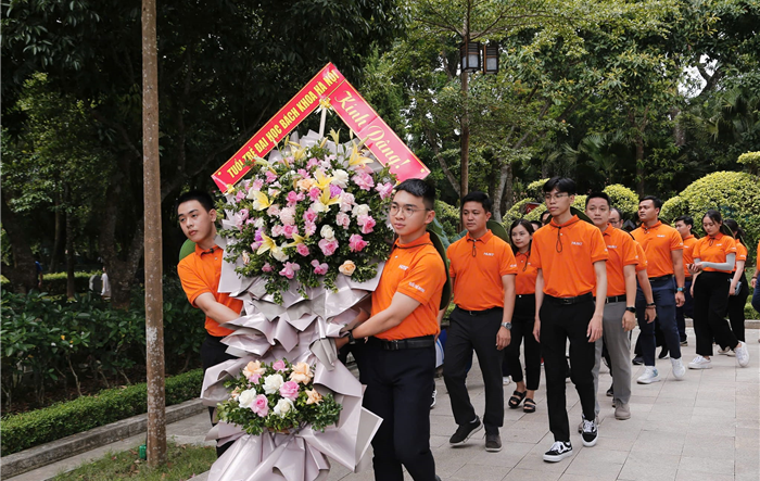 Tuổi trẻ Bách Khoa về thăm Làng Sen quê Bác nhân Kỷ niệm 55 năm thực hiện Di chúc của Người