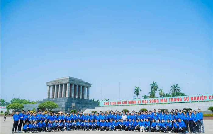 Đoàn Thanh niên khối trường số 6 tổ chức Hành trình về nguồn: “Nhớ về Bác - Lòng ta trong sáng hơn” hưởng ứng 55 năm thực hiện Di chúc của Chủ tịch Hồ Chí Minh